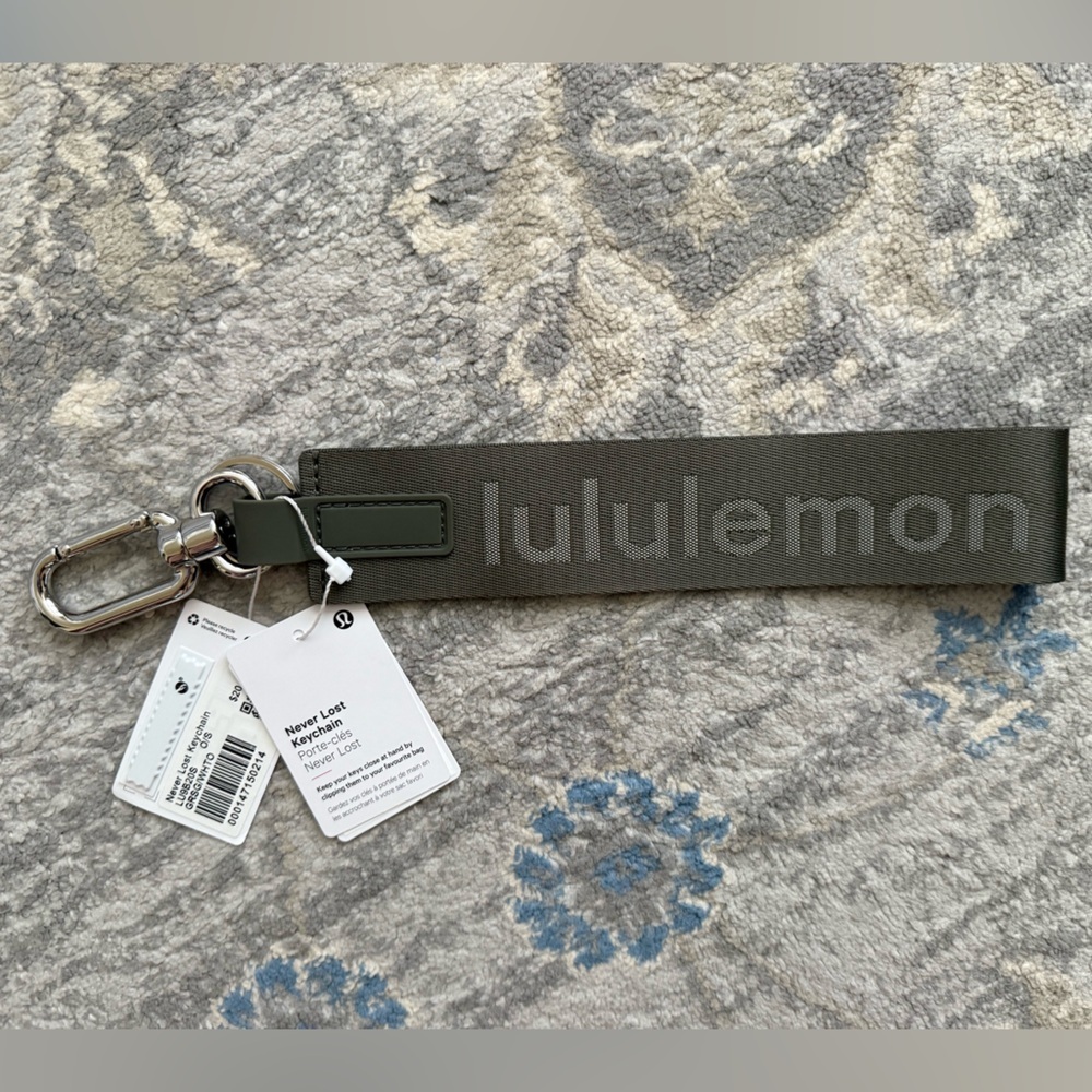 Lululemon Never Lost Keychain Grey Sage/White Opal (NWT) - Picture 5 of 7